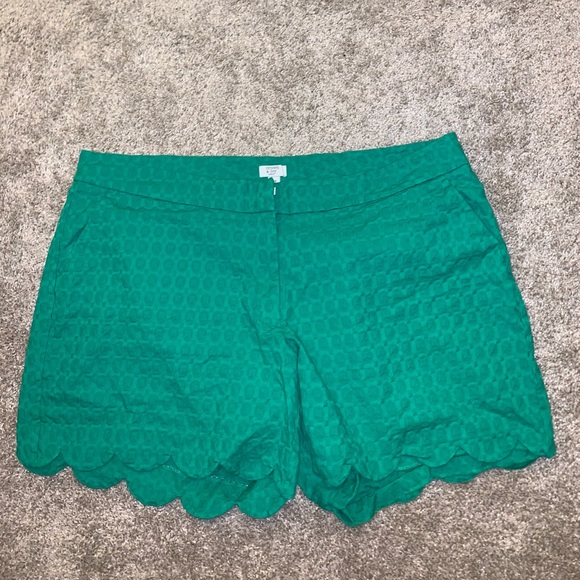 Crown & Ivy Curvy Green Designed shorts size 24W - Picture 3 of 11